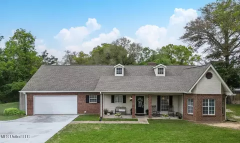 2421 Collins Blvd, Gulfport, MS 39507
