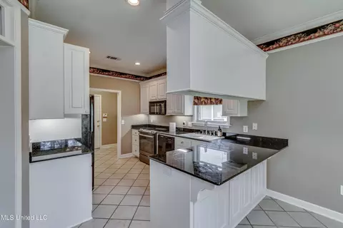 Kitchen - 252 Terrace Dr, Brandon, MS 39042 photo 5 of 5