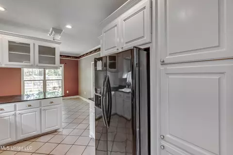 Kitchen - 252 Terrace Dr, Brandon, MS 39042 photo 3 of 5