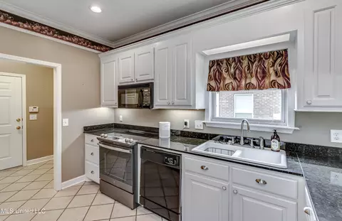 Kitchen - 252 Terrace Dr, Brandon, MS 39042 photo 1 of 5