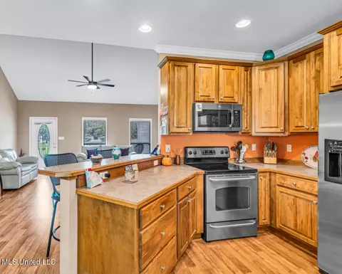 Kitchen - 15271 E Wortham Rd, Saucier, MS 39574 photo 3 of 4