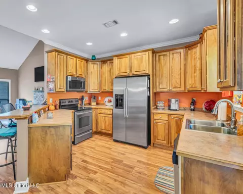 Kitchen - 15271 E Wortham Rd, Saucier, MS 39574 photo 2 of 4