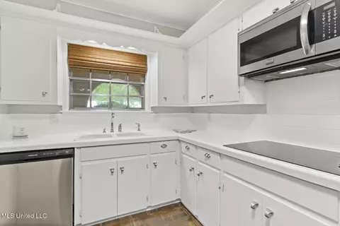 Kitchen - 3453 Dawn Dr, Pearl, MS 39208 photo 3 of 3
