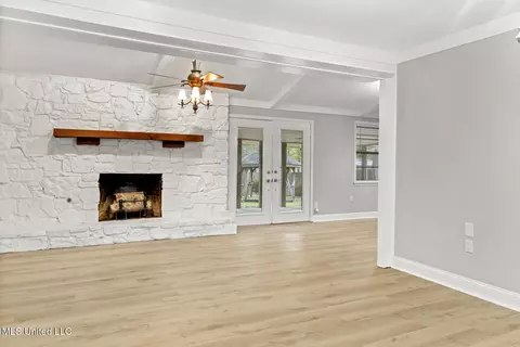 Living - 3453 Dawn Dr, Pearl, MS 39208 photo 2 of 3