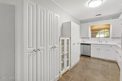 Kitchen - 3453 Dawn Dr, Pearl, MS 39208 photo 1 of 3
