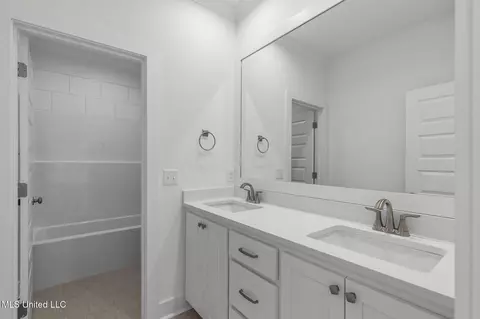 Bath - 424 Baleigh Way, Canton, MS 39046 photo 6 of 7