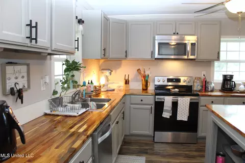 Kitchen - 24221 Highway 613, Lucedale, MS 39452 photo 3 of 5