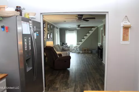 Entry Way - 24221 Highway 613, Lucedale, MS 39452 photo 1 of 2