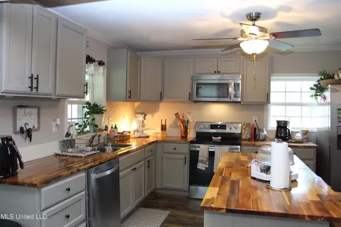 Kitchen - 24221 Highway 613, Lucedale, MS 39452 photo 4 of 5