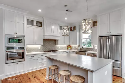 Kitchen - 258 Arbor Trl, Brandon, MS 39047 photo 3 of 6