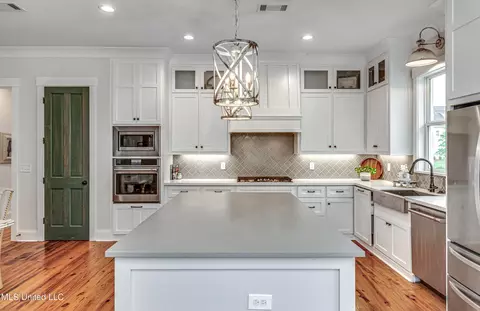 Kitchen - 258 Arbor Trl, Brandon, MS 39047 photo 4 of 6