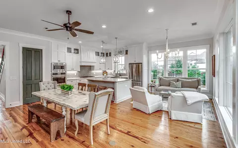 Dining - 258 Arbor Trl, Brandon, MS 39047 photo 2 of 3