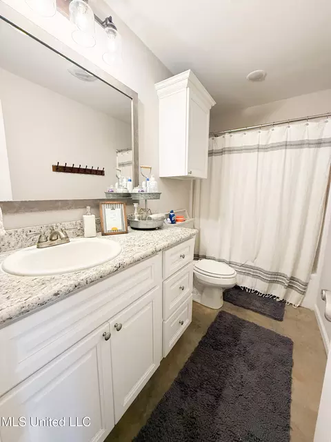 Bath - 146 Cedar Green Dr, Canton, MS 39046 photo 1 of 3