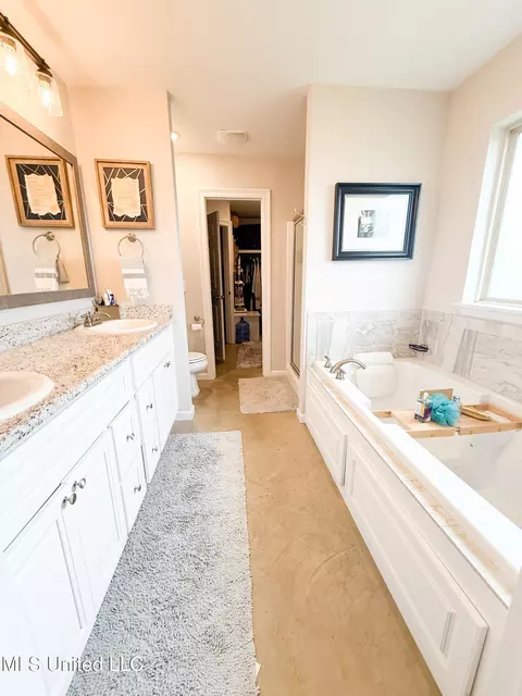 Bath - 146 Cedar Green Dr, Canton, MS 39046 photo 2 of 3