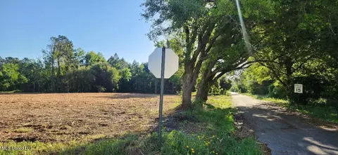 102 Mcclung St, Pass Christian, MS 39571