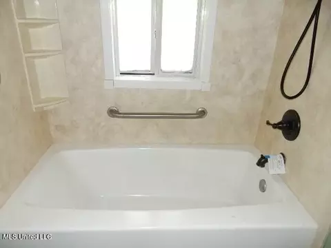 Bath - 310 Gates Ave, Long Beach, MS 39560 photo 3 of 3