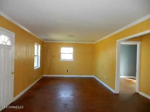 Living - 310 Gates Ave, Long Beach, MS 39560 photo 1 of 4