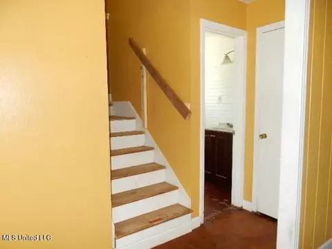 Entry Way - 310 Gates Ave, Long Beach, MS 39560 photo 3 of 3