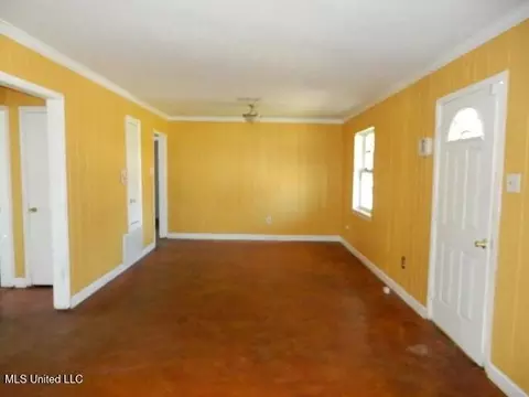 Living - 310 Gates Ave, Long Beach, MS 39560 photo 2 of 4