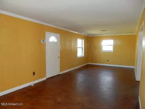 Living - 310 Gates Ave, Long Beach, MS 39560 photo 3 of 4