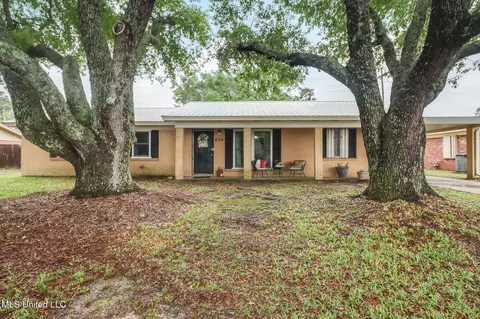 654 Meadow Dr, D'iberville, MS 39540