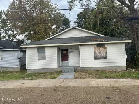 304 W Scott St, Greenwood, MS 38930