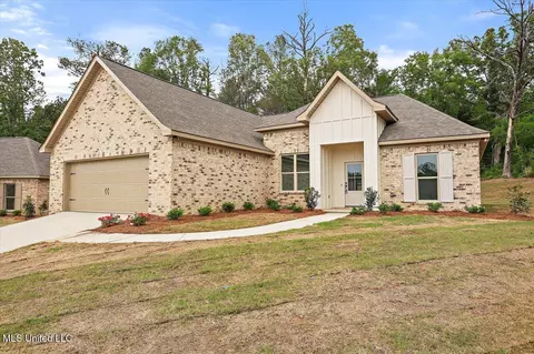 745 Magnolia Point Cir, Pearl, MS 39208
