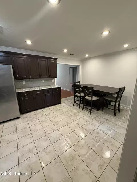 Kitchen - 218 Terry Brook Dr, Terry, MS 39170 photo 3 of 4