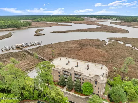 624 Camellia Pointe Blvd, Ocean Springs, MS 39564