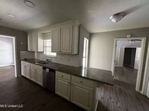 Kitchen - 321 Busick Well Rd, Brandon, MS 39042 photo 1 of 1