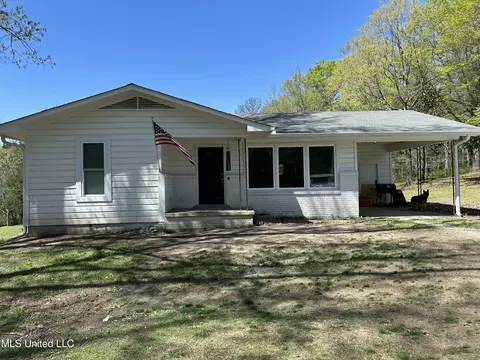 103 Hemlock Drive Dr, Potts Camp, MS 38659