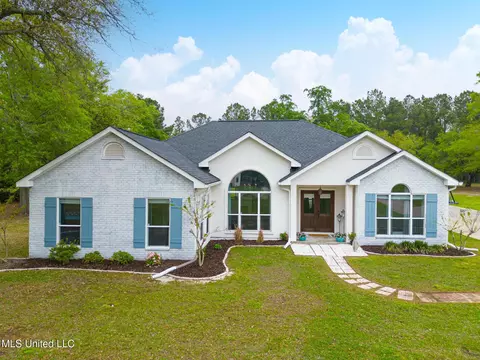 22426 Heritage Dr, Pass Christian, MS 39571