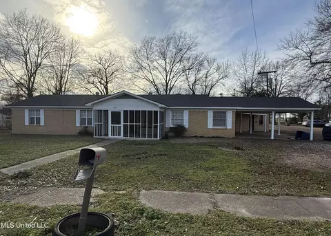 321 Wheeler St, Itta Bena, MS 38941