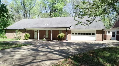 7701 Michael Dr, Lake Cormorant, MS 38641