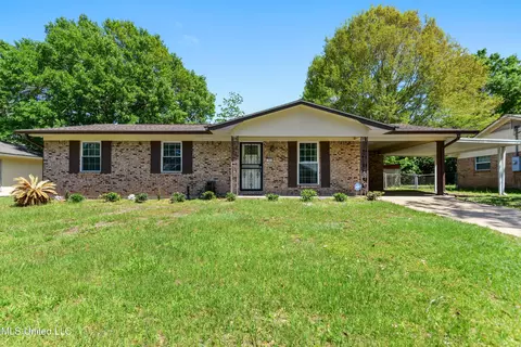103 Stennis Ave, Ocean Springs, MS 39564