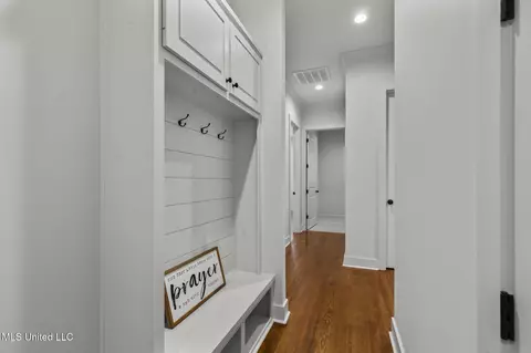 Entry Way - 505 Castaway Cir, Brandon, MS 39047 photo 9 of 11