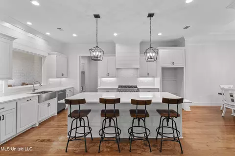 Kitchen - 505 Castaway Cir, Brandon, MS 39047 photo 1 of 5