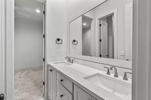 Bath - 505 Castaway Cir, Brandon, MS 39047 photo 6 of 10