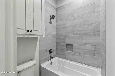 Bath - 505 Castaway Cir, Brandon, MS 39047 photo 7 of 10