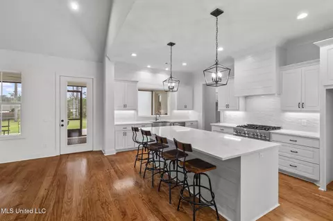 Kitchen - 505 Castaway Cir, Brandon, MS 39047 photo 2 of 5