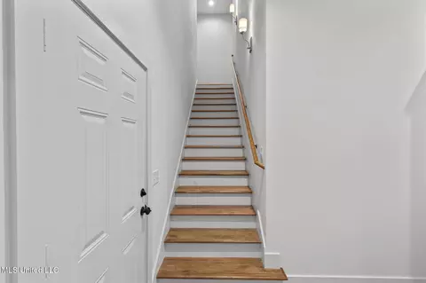 Entry Way - 505 Castaway Cir, Brandon, MS 39047 photo 11 of 11