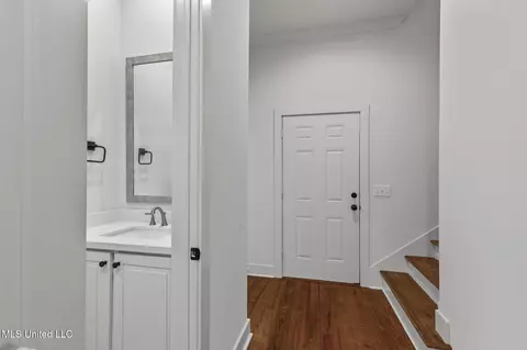 Entry Way - 505 Castaway Cir, Brandon, MS 39047 photo 8 of 11