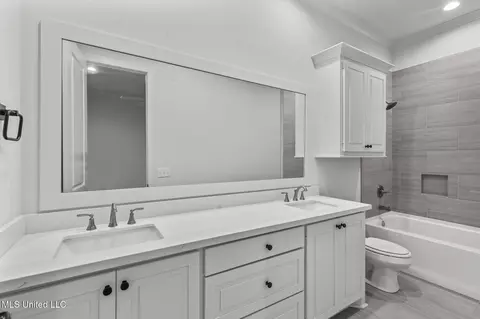 Bath - 505 Castaway Cir, Brandon, MS 39047 photo 8 of 10