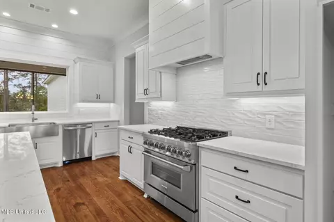 Kitchen - 505 Castaway Cir, Brandon, MS 39047 photo 5 of 5