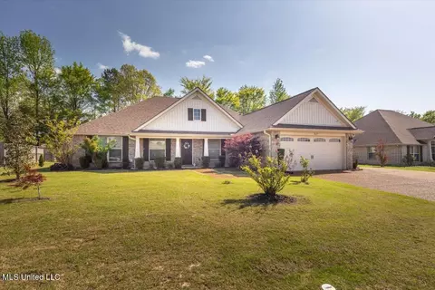 8657 S Courtly Cir, Olive Branch, MS 38654