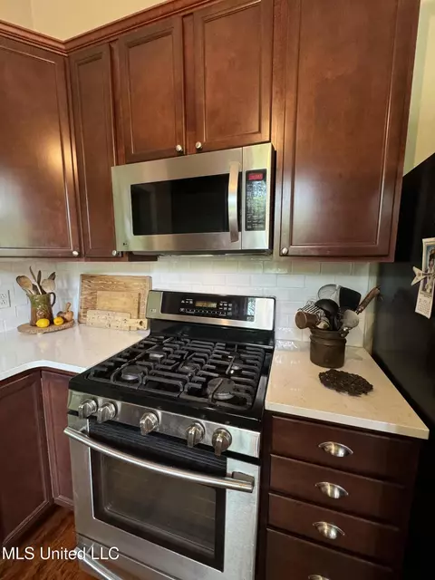 Kitchen - 304 Lambert St, Natchez, MS 39120 photo 2 of 4