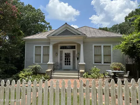 Exterior - 304 Lambert St, Natchez, MS 39120 photo 2 of 9