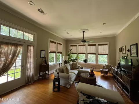 Living - 304 Lambert St, Natchez, MS 39120 photo 2 of 3