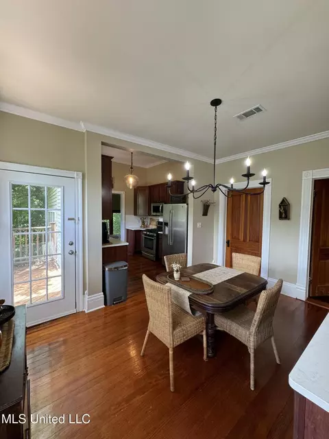 Dining - 304 Lambert St, Natchez, MS 39120 photo 1 of 2