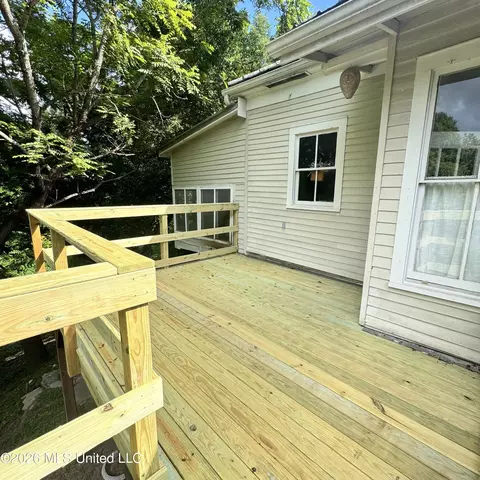 Exterior - 304 Lambert St, Natchez, MS 39120 photo 8 of 9